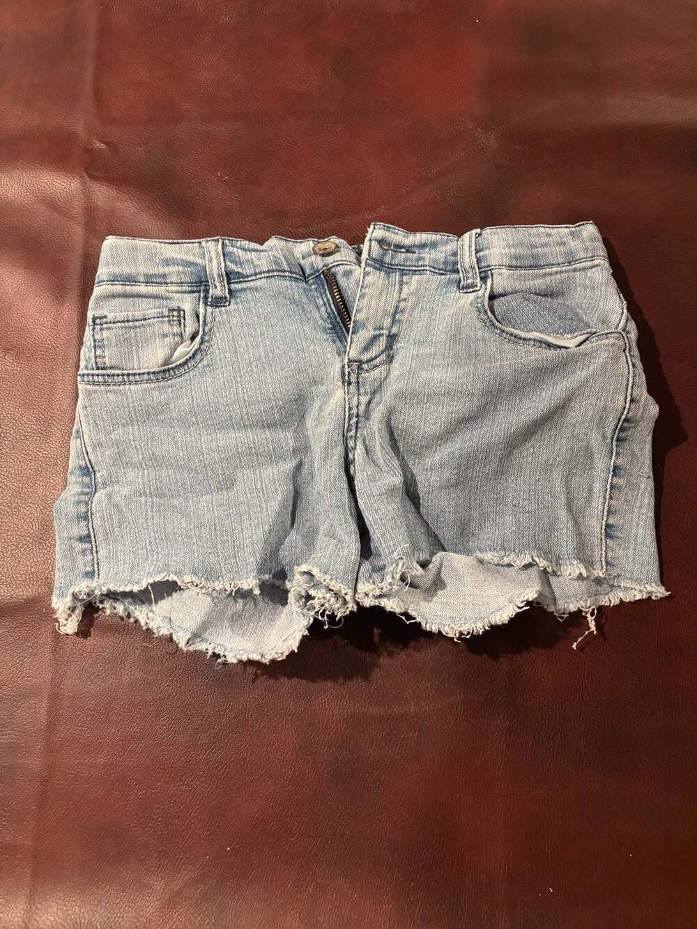 l.e.i. Chelsea Lowrise Denim Shorts Light Wash Distressed